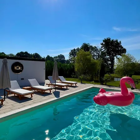 Odmaraliste Paradise14 - Private With Heated Pool & Jacuzzi Casa de Férias *