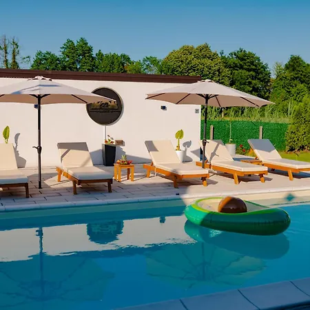 Casa de Férias Odmaraliste Paradise14 - Private With Heated Pool & Jacuzzi