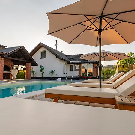 Casa de Férias Odmaraliste Paradise14 - Private With Heated Pool & Jacuzzi *
